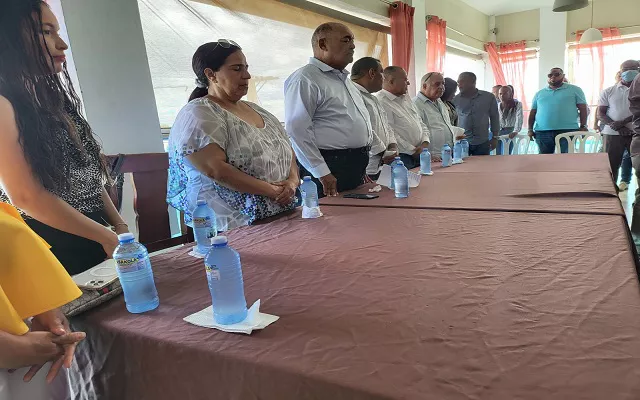 Alburquerque reune su equipo de trabajo en Espaillat