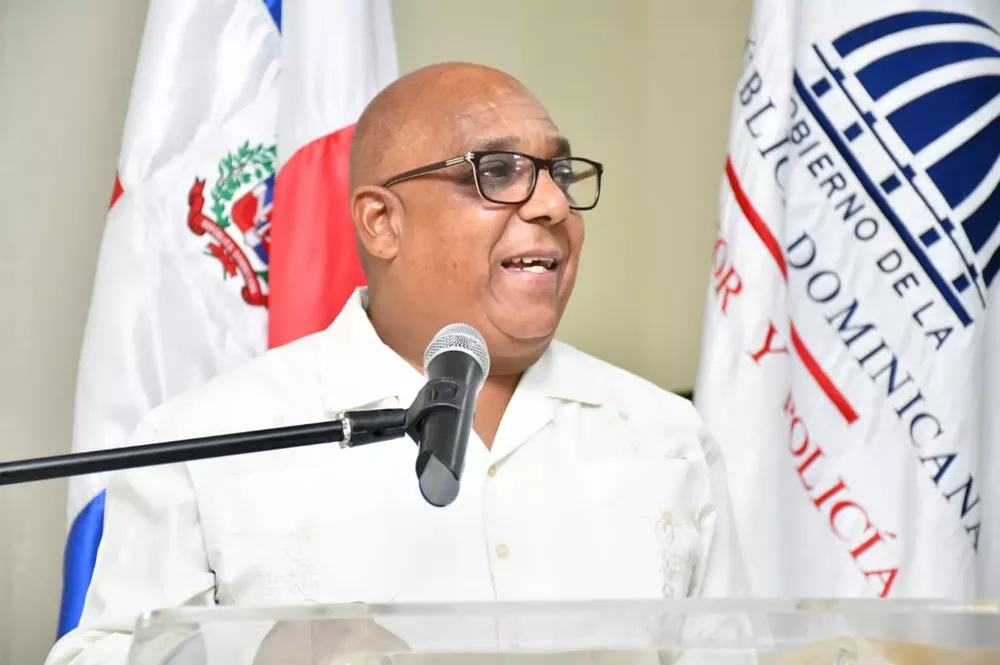 Azua entrega a Interior y Policía 104 armas ilegales 6