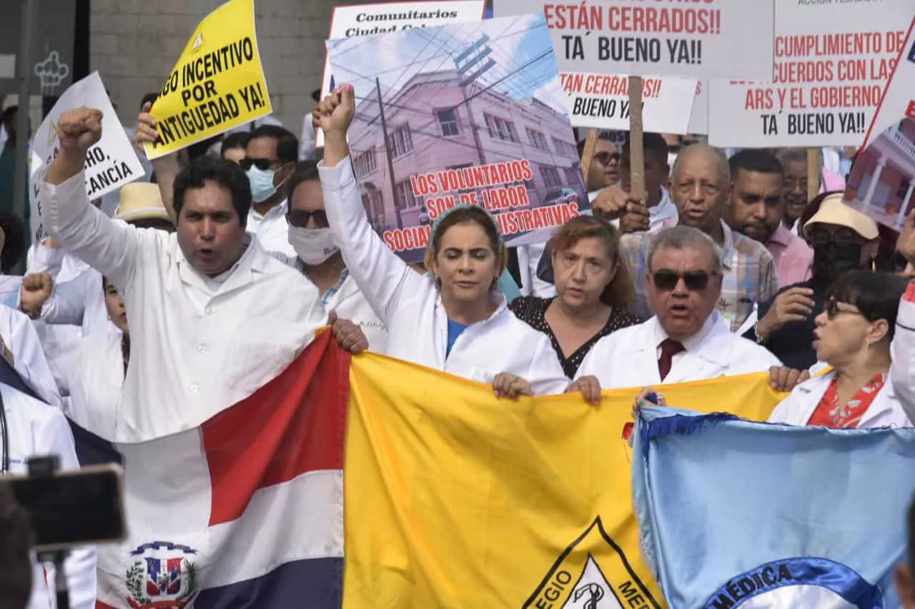 satish-motling-y-otro-en-un-evento-47177601