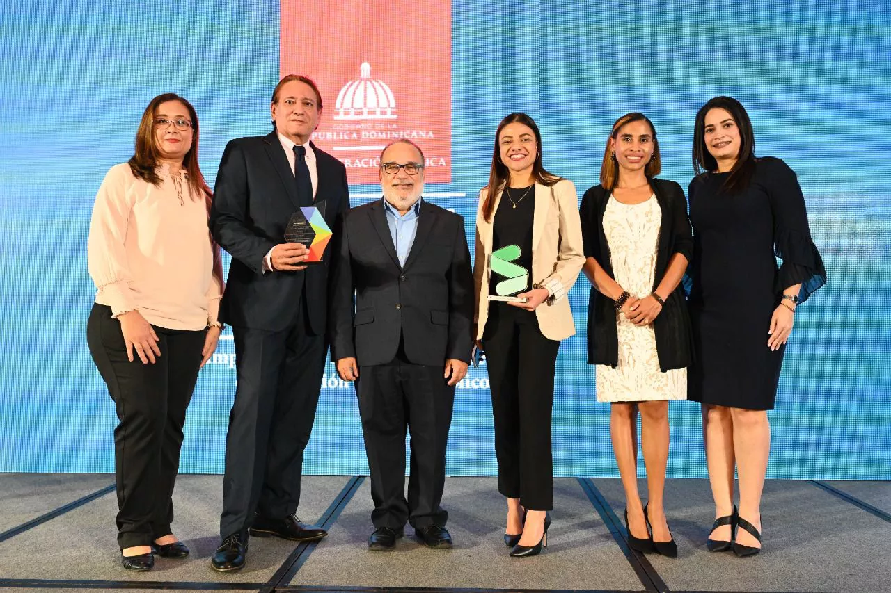 Foto equipo SIUBEN reconocimientos OGTIC y SISMAP