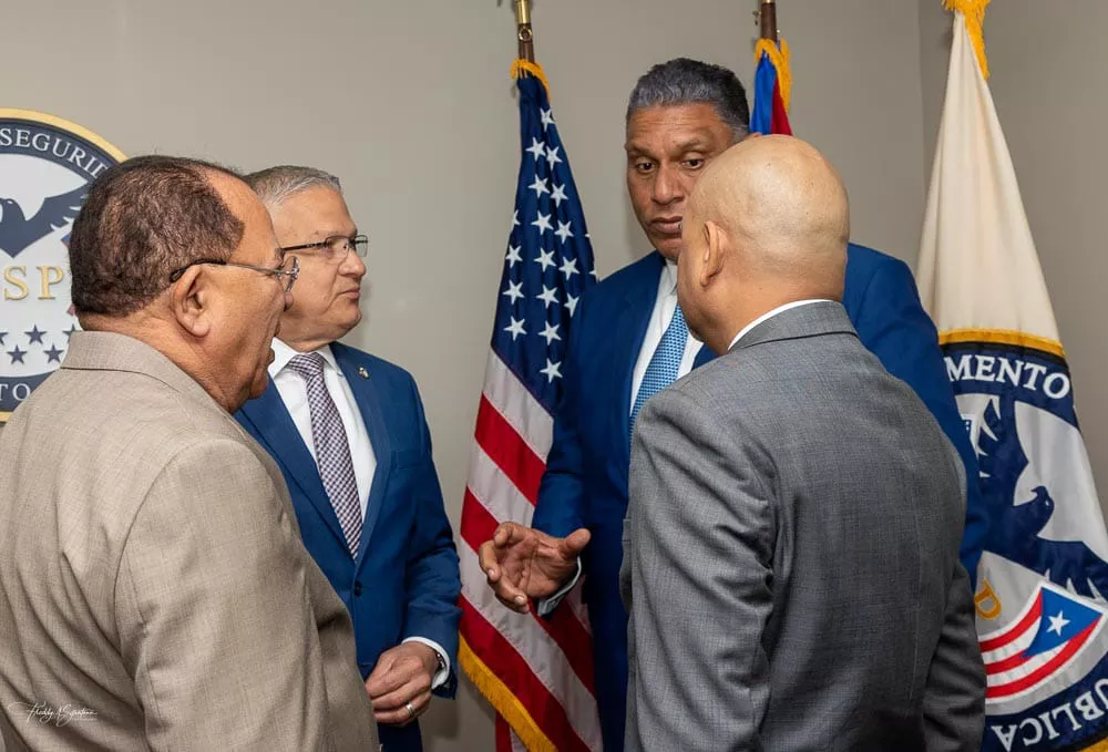 Ministro de Interior y Polic铆a de RD intercambia experiencias con su hom贸logo de Puerto Rico