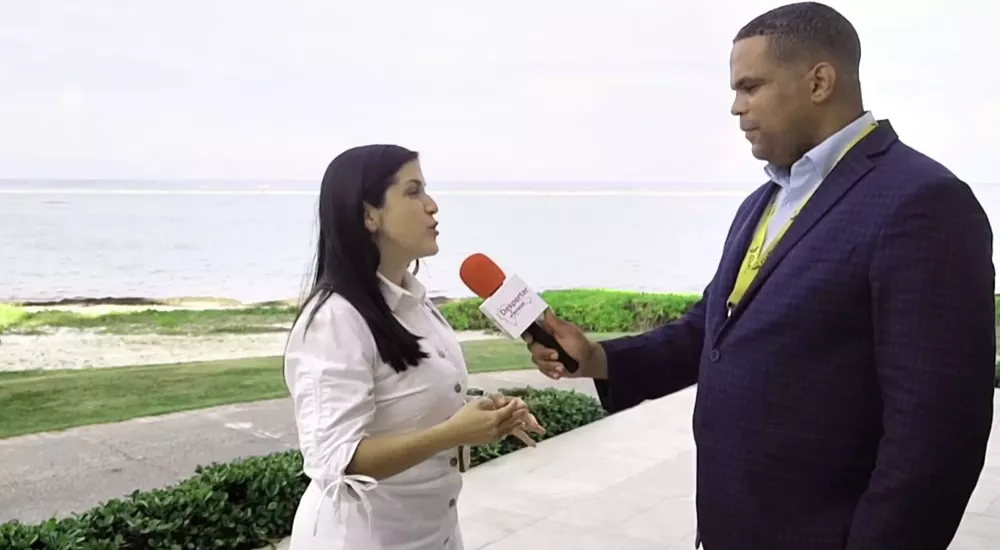 Biviana Riveiro de ProDominicana y el periodista Moises Gonzalez