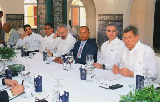 imagen-roberto-alvarez-con-oea-focus-0-0-546-350