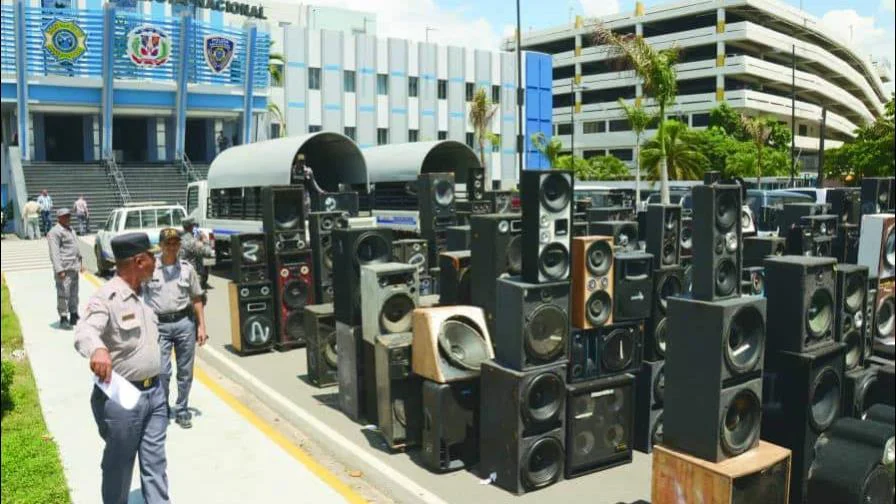 antirruido-bd002227-focus-0-0-896-504