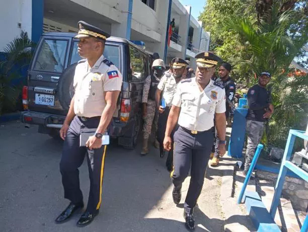 pandillas-haitianas-se-lanzan-con-todo-contra-agentes-de-la-policia