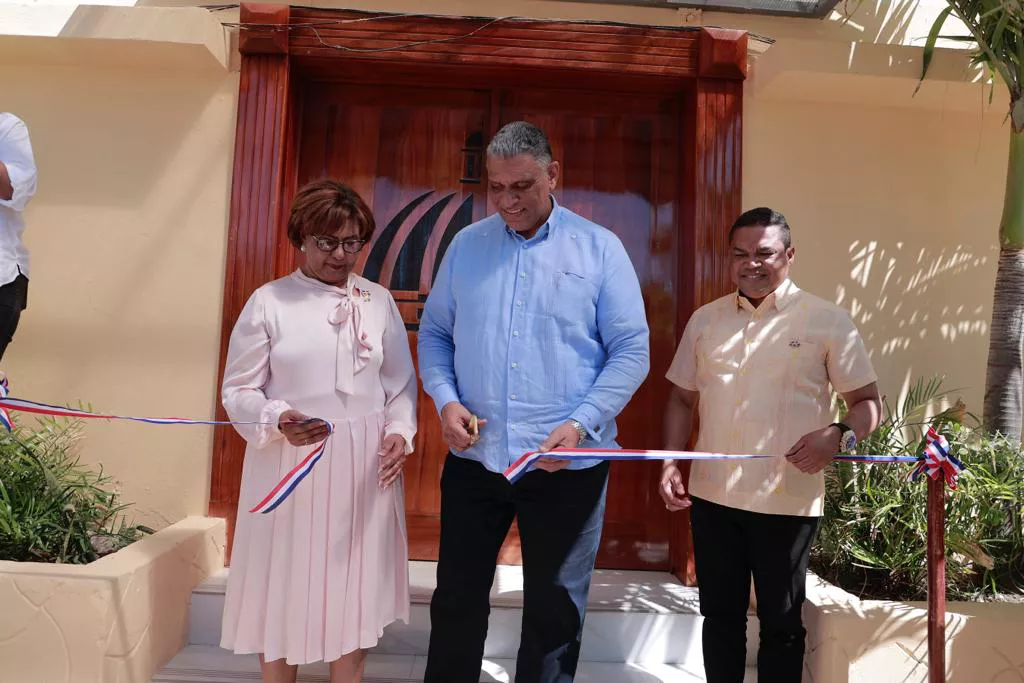 Pedernales recibe sede gobernación remozada