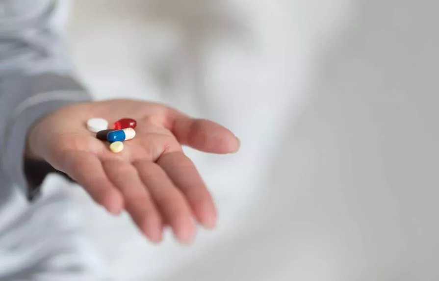pills-hand-freepik-a3671434-focus-min0.61-min0.18-895-573