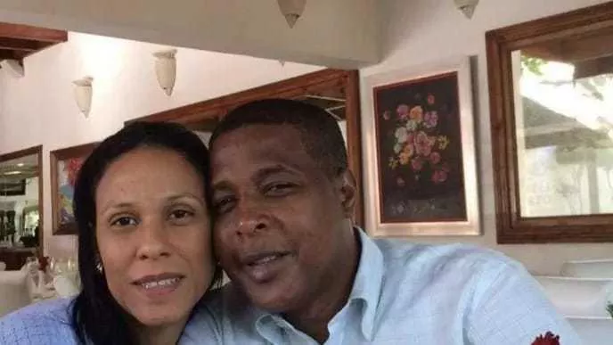 faustina-e749c8f5-focus-0-0-895-573