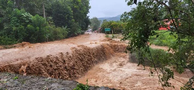 fuertes-lluvias-e-inundaciones-afectan-a-manabao-en-jarabacoa