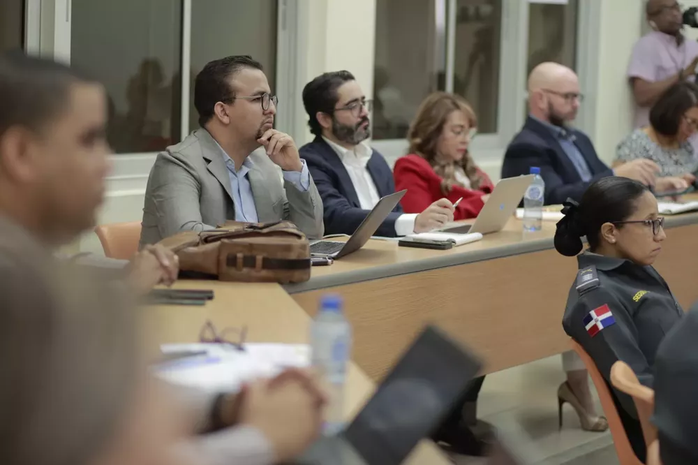 Universidades trabajarán en el programa de capacitación a policías