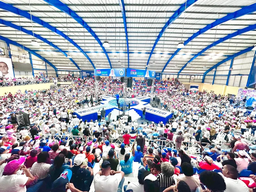 Miles de simpatizantes respaldan al candidato a diputado Stalin Vásquez