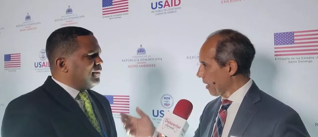 Empresario Edwin De los Santos presidente de AES Dominicana y Moisés Gonzalez de Despertar Nacional
