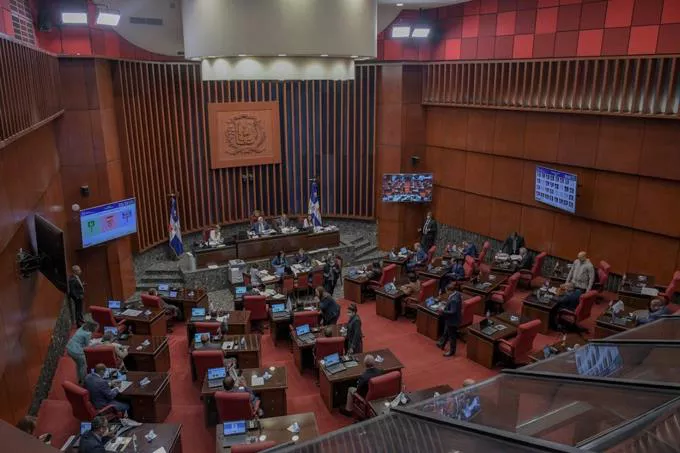 senadores-aprueban-prestamos-por-mas-de-6610-millones-de-pesos-este-miercoles