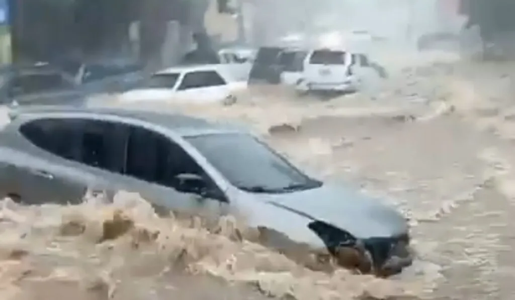 Inundaciones-en-Santo-Domingo-hoy-1024x597
